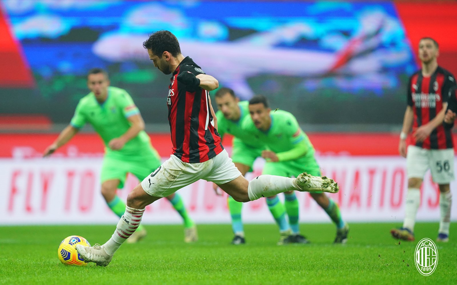 Calhanoglu, il faro che illumina la Milano rossonera