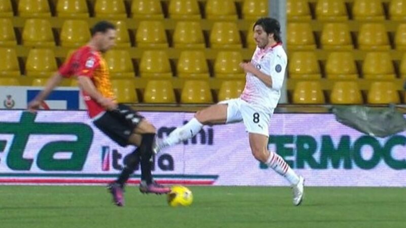 Benevento – Milan 0-2, la moviola: “Rosso a Tonali dubbio, il rigore delle Streghe c’è ma ne manca un altro “