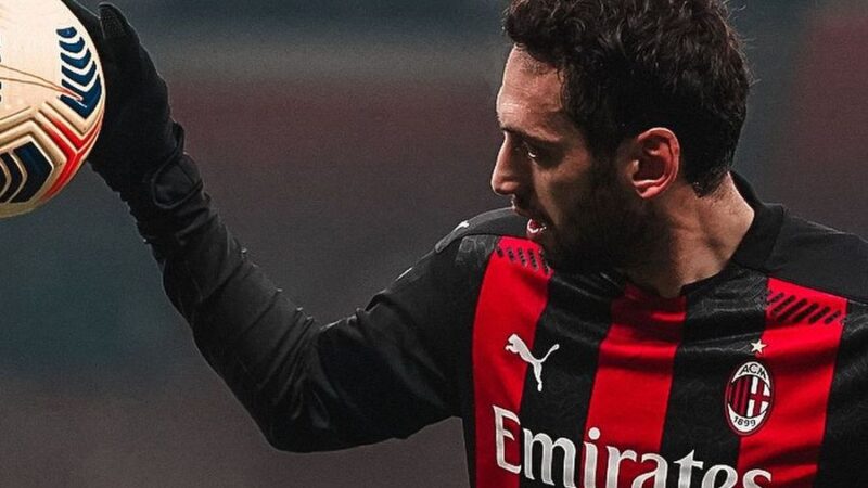 Infortunio per Calhanoglu: turco a rischio con il Torino