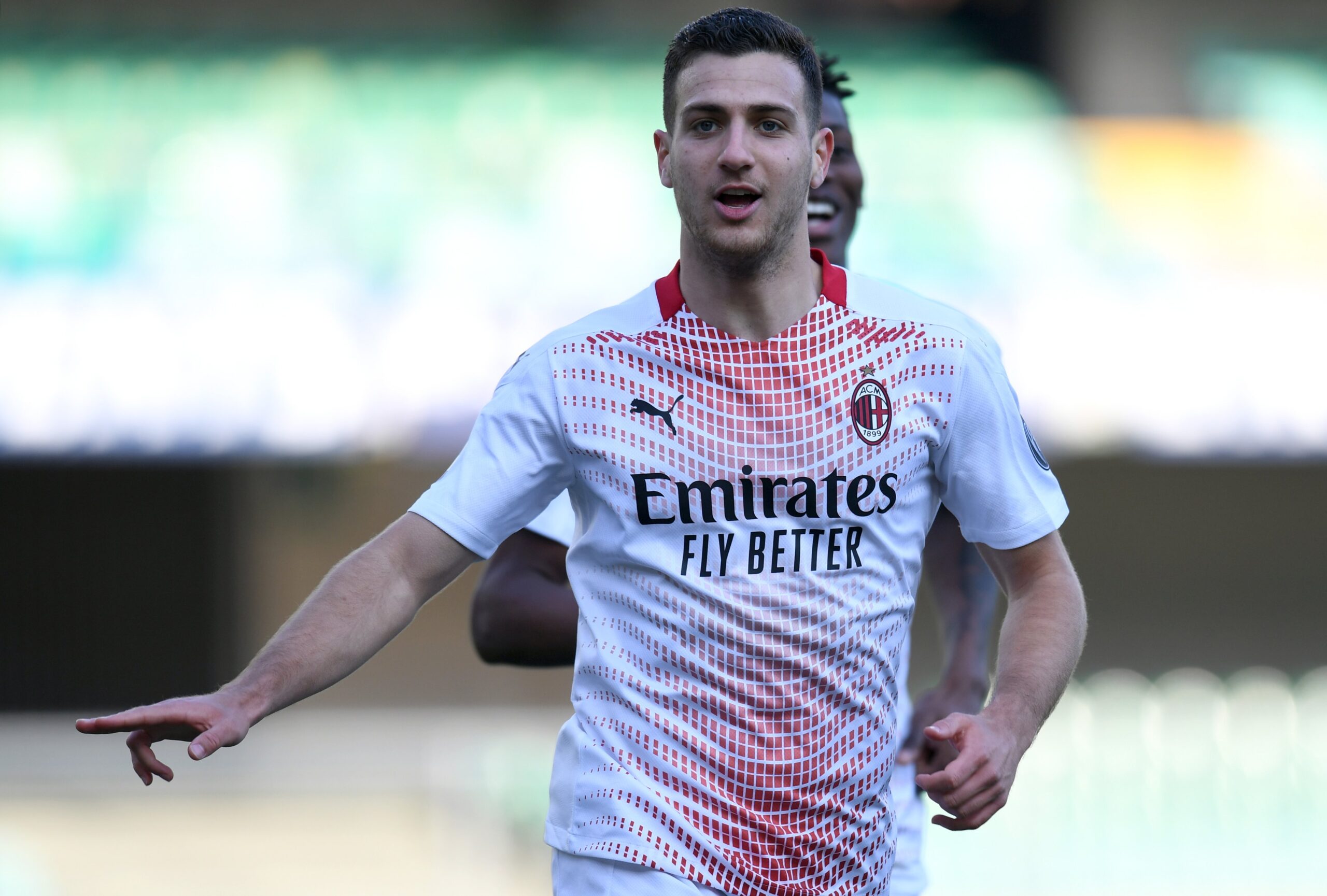 Il Milan sbanca il “Bentegodi” con la strana coppia Krunic-Dalot: 2-0 al Verona