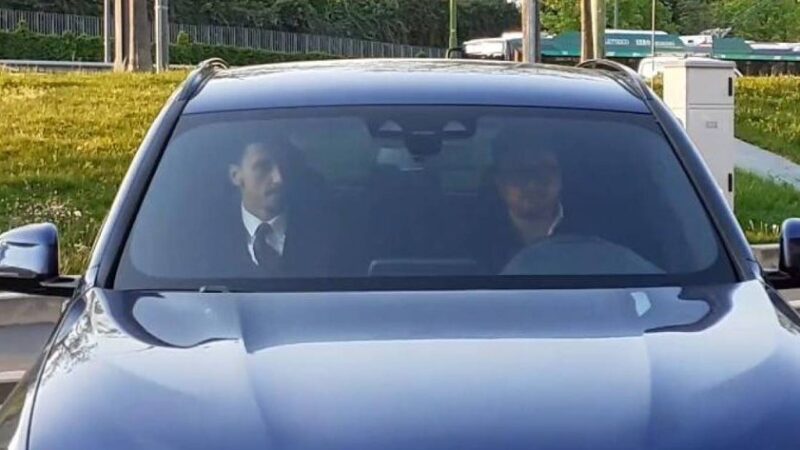 Ibra in sede per il rinnovo. Ecco le foto