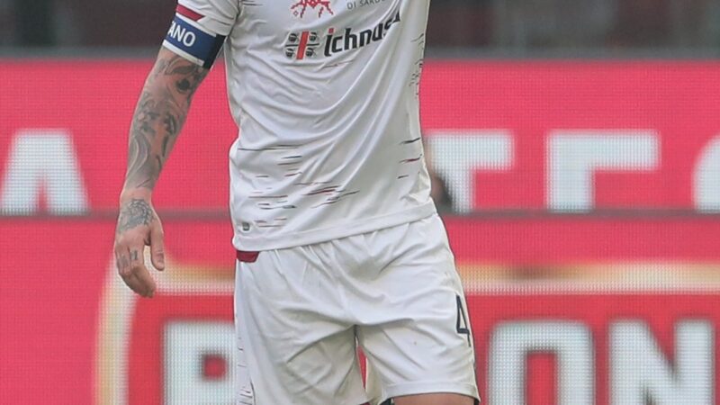 Milan, tifosi contro il Cagliari: Nainggolan risponde così via social