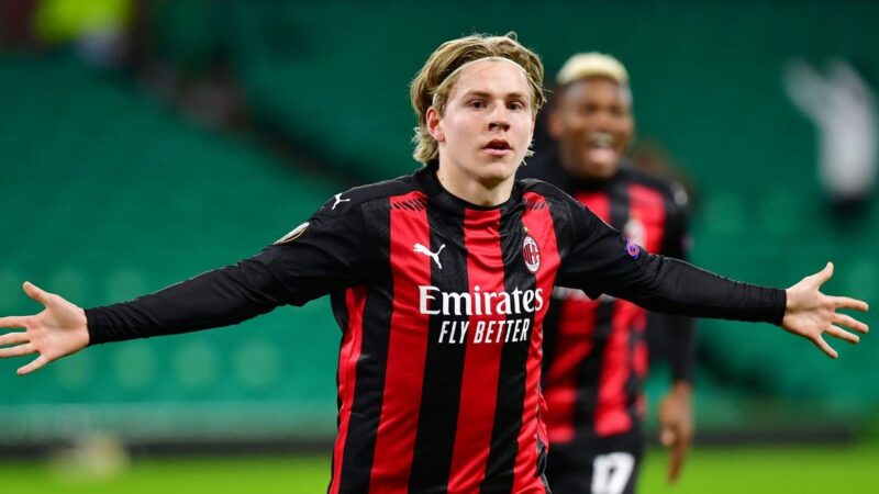 Milan, Hauge: “Futuro? Tante squadre su di me, ma sto bene al Milan”