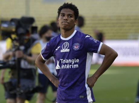 Sky – Milan, prima offerta per Adli: si attende la risposta del Tolosa