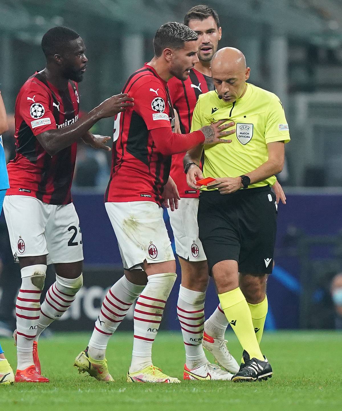 Milan – Atletico (1-2), la moviola: Cakir in serata no. Espulsione generosa e il rigore non c’è!