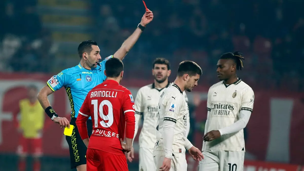 Il Milan Crolla a Monza e Resta al Terzo Posto